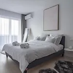 Amazing In By Valentino - Free Garage Parking Μπρασόβ